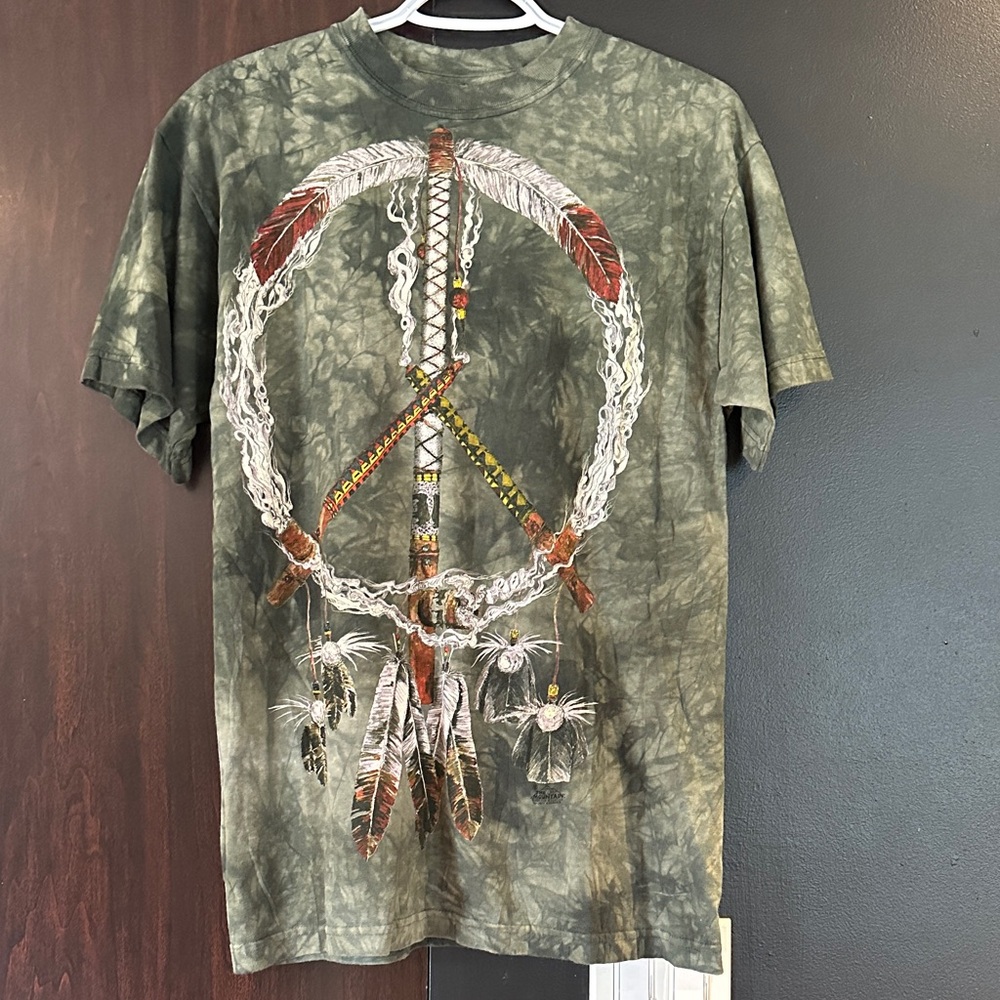 VINTAGE THE MOUNTAIN Tie-Dye Olive Green Men’s Graphic Peace Sign T-Shirt